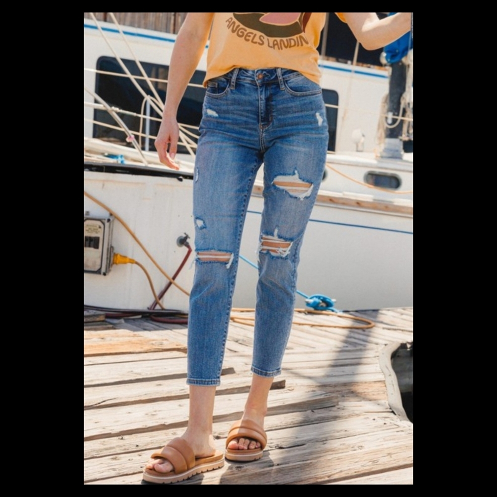 New Judy Blue High Rise Distressed Slim Fit 1/25